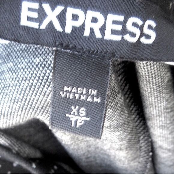 🍍3/$15🍍 Express Black & White Dot Front Tie Top - Picture 5 of 6